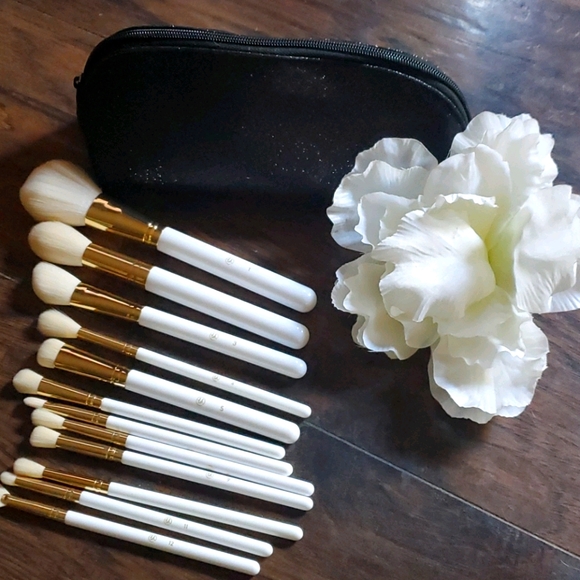BH Cosmetics Other - BH Makeup Brushes & CosmeticBag